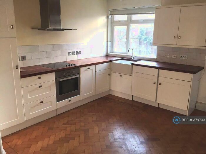 2 Bedroom Flat To Rent In Colston Court, Carshalton, SM5