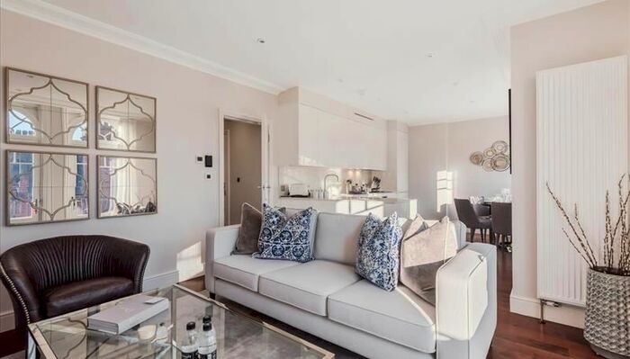 3 Bedroom Flat To Rent In Hamlet Gardens, Ravenscourt Park, London, W6