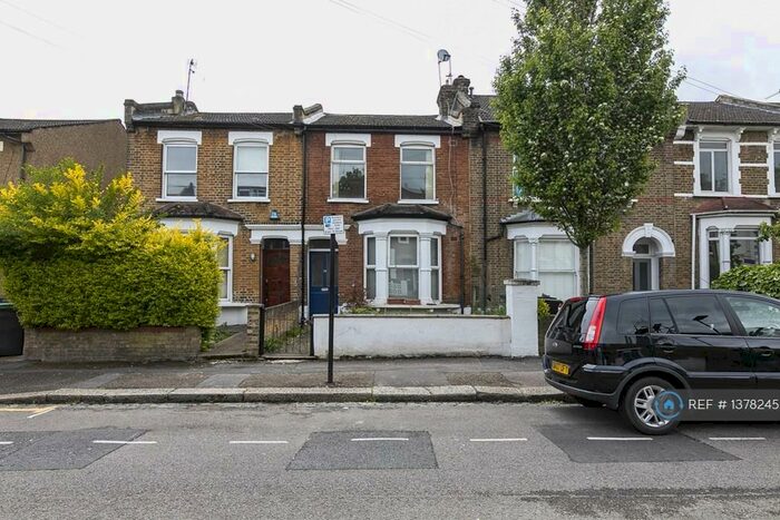 1 Bedroom Flat To Rent In Colless Road, London, N15