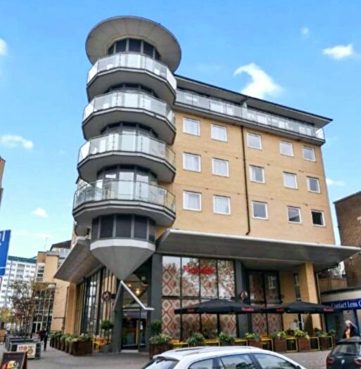 2 Bedroom Flat To Rent In High Street, Feltham, TW13