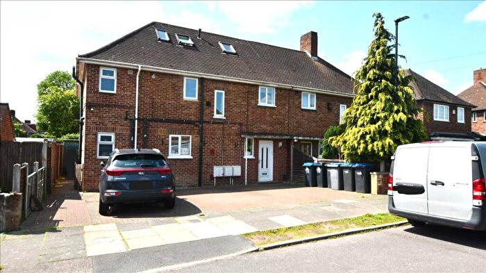 2 Bedroom Flat For Sale In Ensign Drive, London, N13