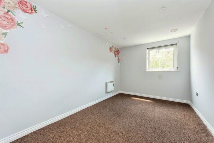 2 Bedroom Flat For Sale In London Road, Kingston Upon Thames, KT2