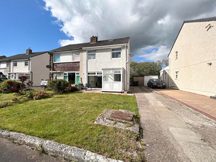 3 Bedroom Semi-Detached House For Sale In Barony Court, Ardrossan, KA22