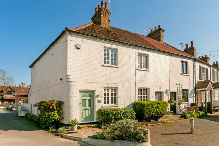 2 Bedroom Cottage To Rent In Ferryside, Ferry Road, Bray, Maidenhead SL6
