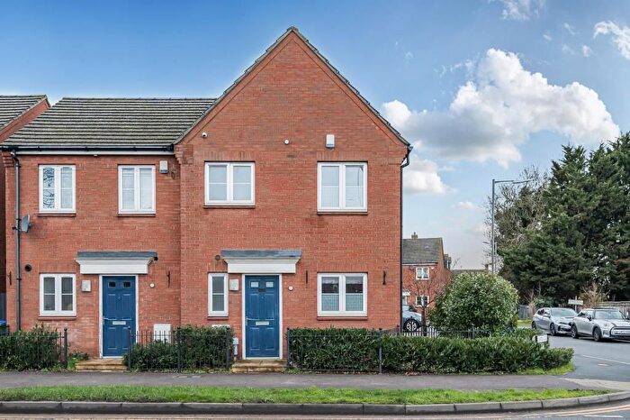 3 Bedroom End Of Terrace House To Rent In Buckingham Road, Aylesbury, HP19