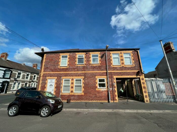 2 Bedroom Flat To Rent In Railway Street, Splott, Cardiff, CF24