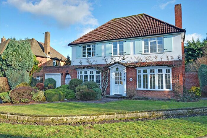 3 Bedroom Detached House To Rent In Marlowe Close, Chislehurst, BR7