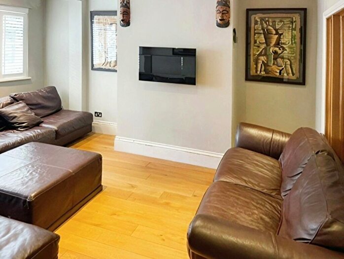 1 Bedroom Semi-Detached House To Rent In Oakhurst Rise, Carshalton, SM5