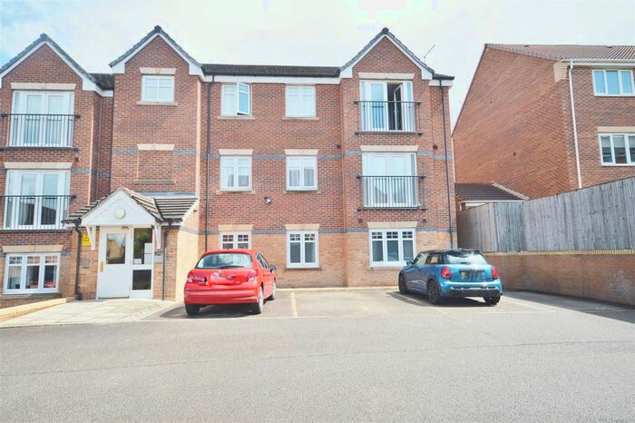 2 Bedroom Flat To Rent In Bellflower Close, Whitwood, Castleford, WF10