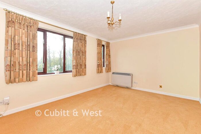 2 Bedroom Flat For Sale In Perryfield Road, Crawley, West Sussex, RH11