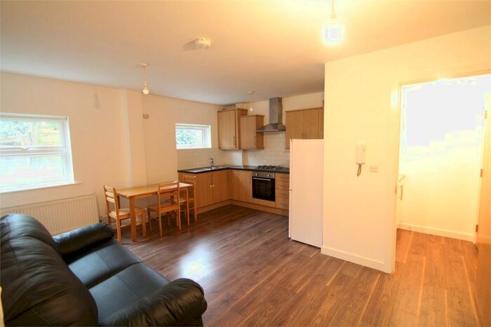 2 Bedroom Flat To Rent In Limerick Mews, Bedford Road, London N2