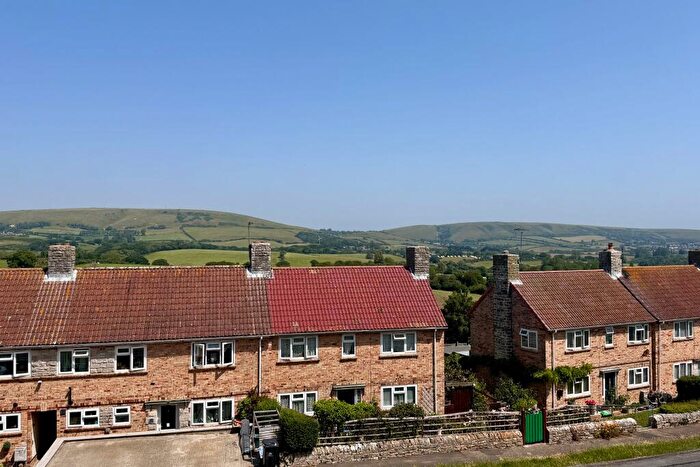 3 Bedroom Semi-Detached House For Sale In Holmes Road, Swanage, BH19 - Photo 2