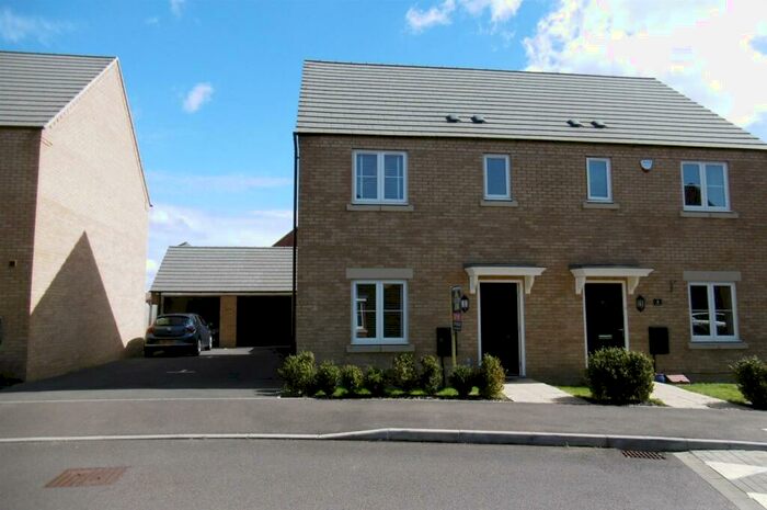 3 Bedroom Detached House To Rent In Portland Court, Oakridge Park, Milton Keynes, MK14