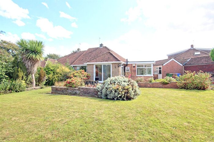 2 Bedroom Semi-detached Bungalow For Sale In Rowan Garth, Skidby, Cottingham, HU16