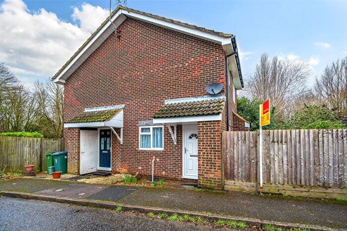 1 Bedroom Semi-Detached House To Rent In Akister Close, Buckingham, MK18