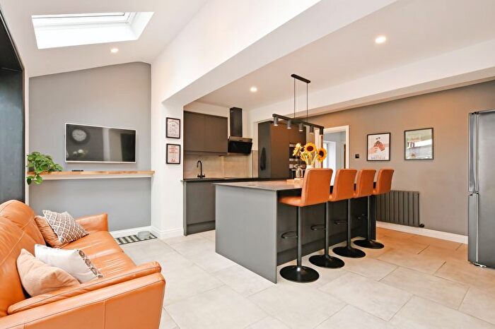 3 Bedroom Detached House For Sale In Meadow View Road, Meadowhead, Sheffield, S8