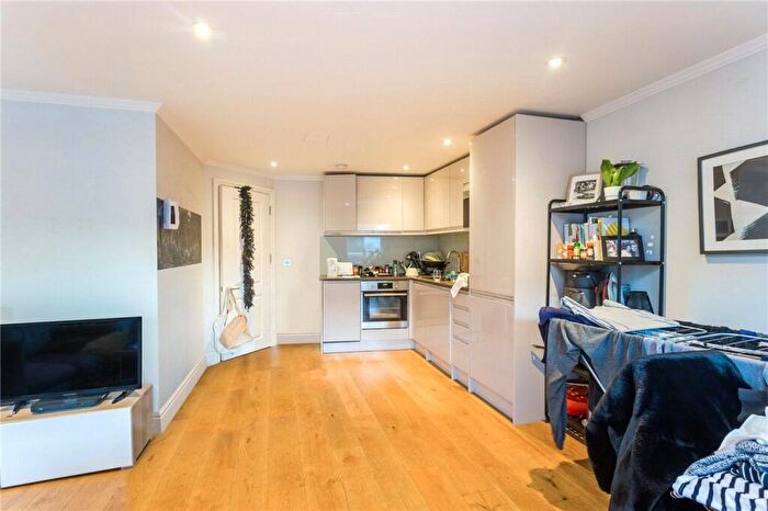 3 Bedroom Apartment To Rent In Green Lanes, London, N16