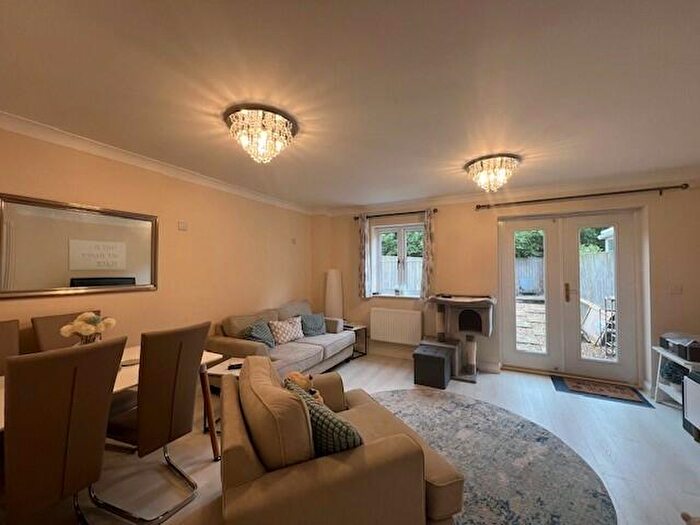 3 Bedroom Town House To Rent In North Swindon, SN25