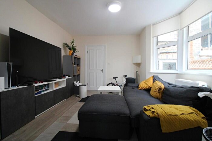 1 Bedroom Flat To Rent In Waller Road, London, SE14