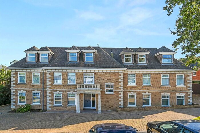 2 Bedroom Flat To Rent In Woodland Heights, Ducks Hill Road, Northwood, Middlesex, HA6