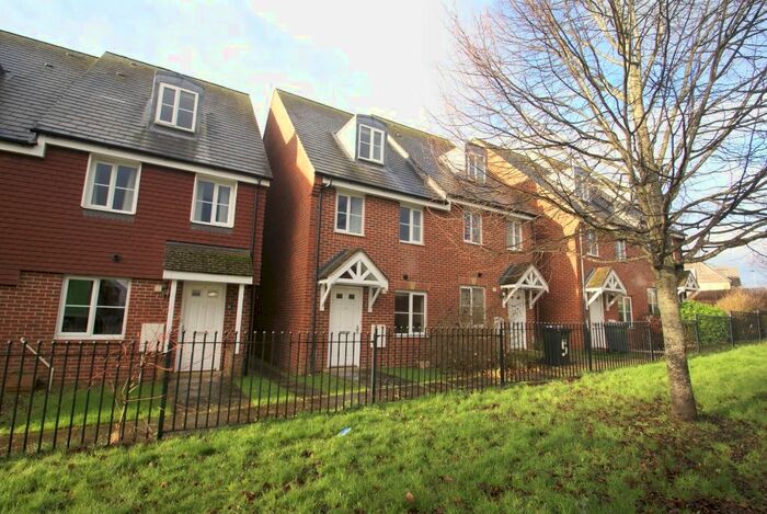 3 Bedroom Semi-Detached House To Rent In Pasture Walk, Augusta Park, Andover SP11