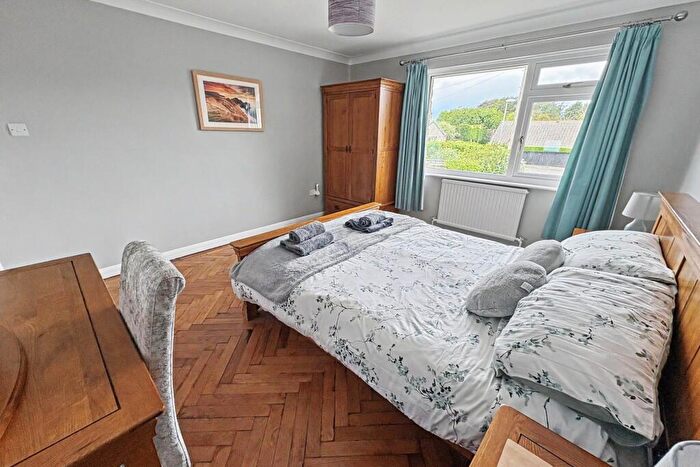 3 Bedroom Detached Bungalow For Sale In Corfe Castle, BH20 - Photo 7