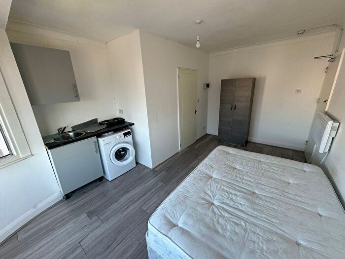 1 Bedroom Flat To Rent In Randall Avenue, London, NW2