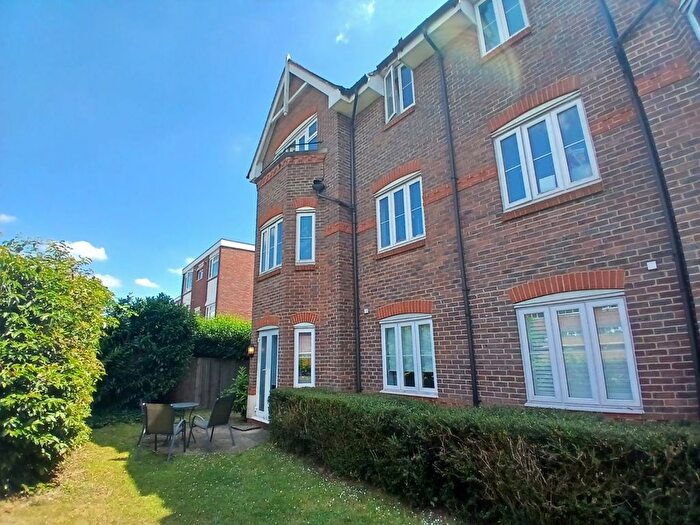 2 Bedroom Flat To Rent In Station Road, Redhill, RH1