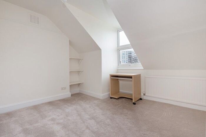 2 Bedroom Detached House To Rent In Gleneagle Road, Streatham, SW16