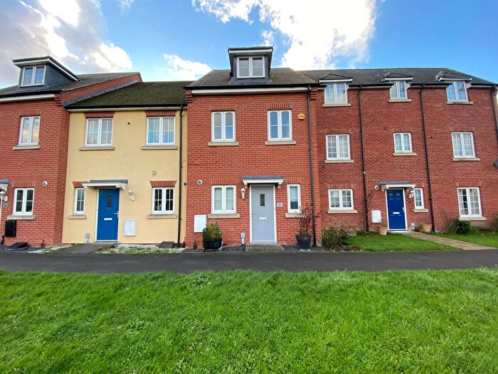 3 Bedroom Property To Rent In Wedon Path, Buckingham Park, Aylesbury, HP19