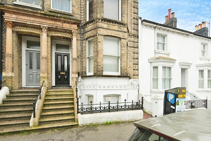 2 Bedroom Flat For Sale In Eaton Road, Hove, East Sussex, BN3