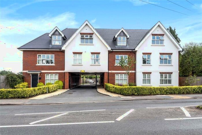 1 Bedroom Apartment To Rent In New Haw Road, Addlestone, Surrey, KT15