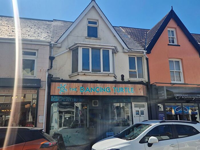 2 Bedroom Flat For Sale In Well Street, Porthcawl, CF36