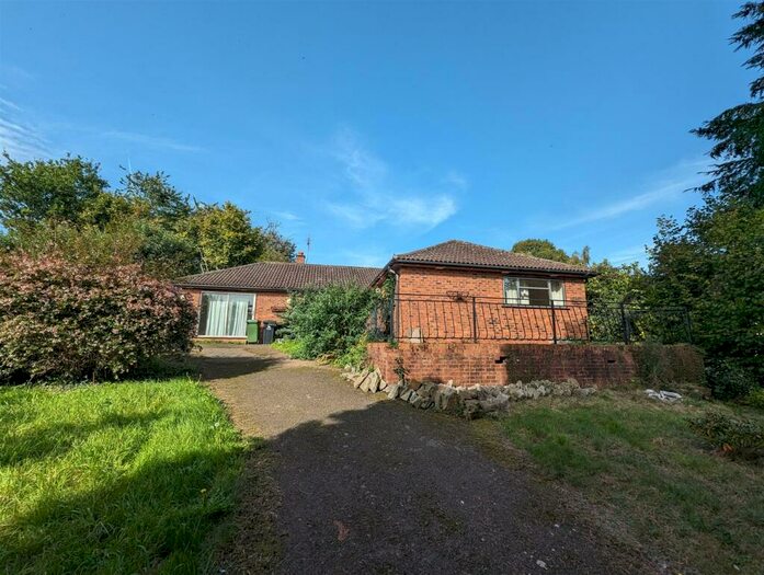 3 Bedroom Detached Bungalow For Sale In Cliffords Mesne, Newent, GL18