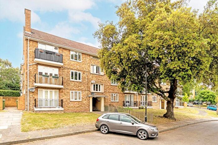 2 Bedroom Flat For Sale In Domett Close, Camberwell, SE5