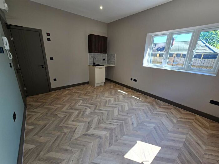 Studio To Rent In Green Lane, Shepperton, TW17