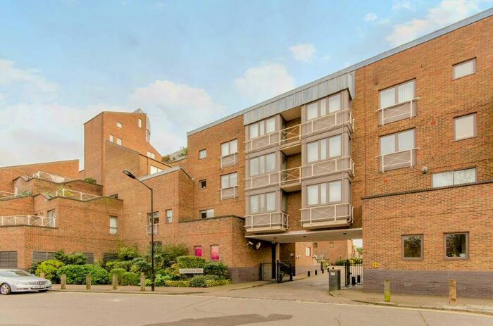 2 Bedroom Flat To Rent In Cumberland Mills Square, Isle Of Dogs, London, E14