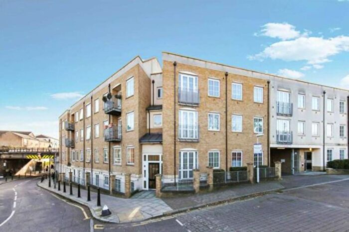 2 Bedroom Flat To Rent In Cherrywood Close, Bow, London, E3