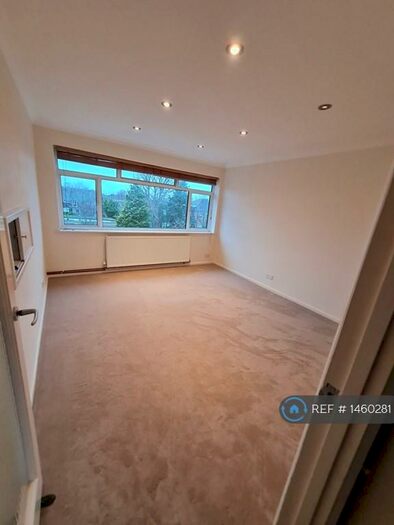 2 Bedroom Flat To Rent In Albion Road, Sutton, SM2
