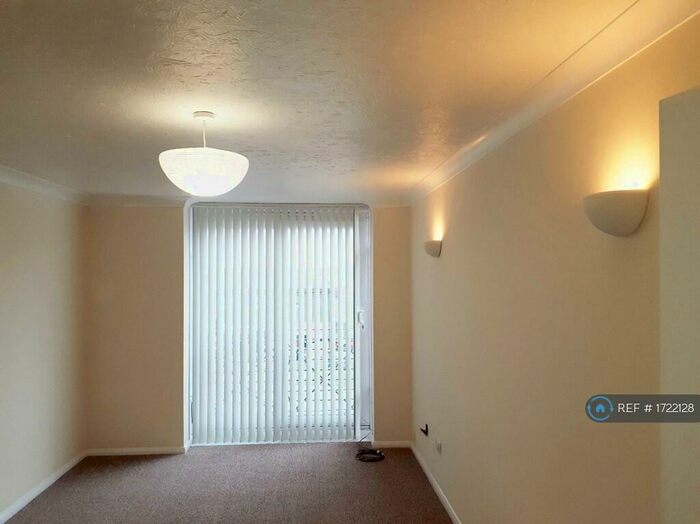 1 Bedroom Flat To Rent In Balcombe Road, Peacehaven, BN10
