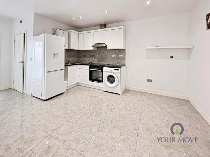 2 Bedroom Flat To Rent In Croydon Road, Beddington, Croydon, CR0