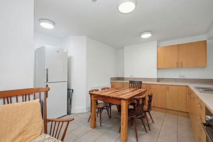 5 Bedroom Flat To Rent In Morrell Avenue, Oxford, OX4