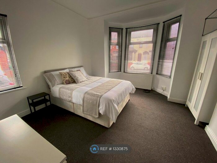 1 Bedroom Flat To Rent In Levenshulme, Manchester, M19