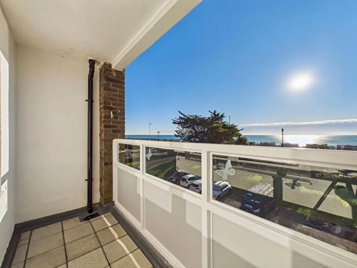 3 Bedroom Flat To Rent In West Parade, Worthing, BN11