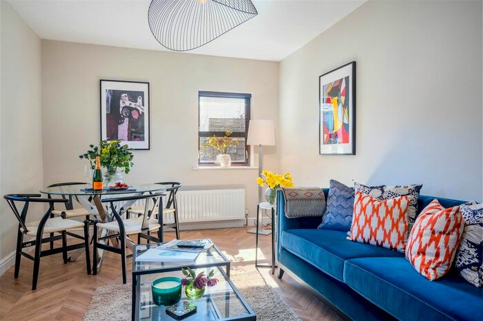 2 Bedroom Flat To Rent In Fewster Way, Fishergate, York, YO10