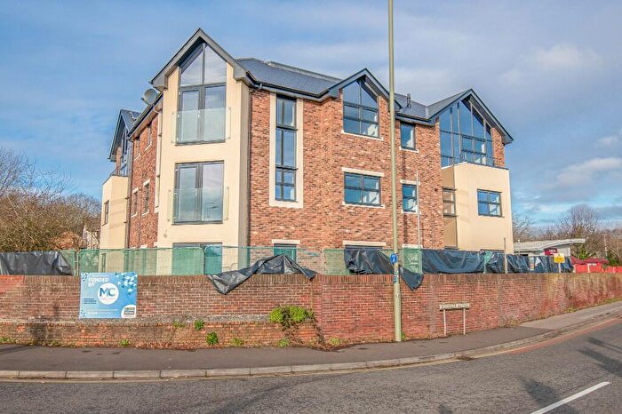 2 Bedroom Apartment To Rent In - Leigh Road, Eastleigh, SO50