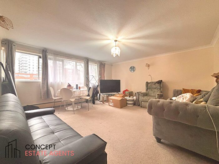 2 Bedroom Apartment To Rent In Homefield Park, Sutton, Surrey, SM1