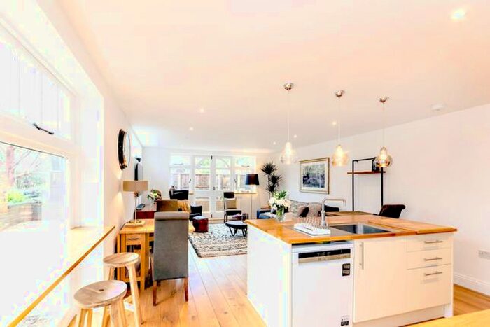 2 Bedroom Cottage To Rent In Ennismore Avenue, Guildford, GU1