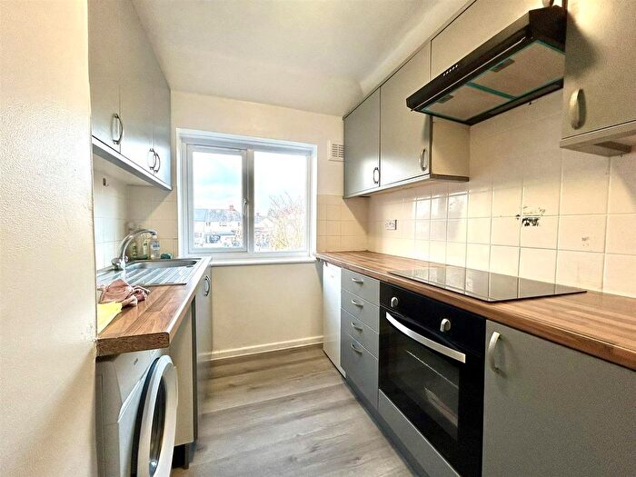 1 Bedroom Maisonette To Rent In Gough Road, Enfield, EN1