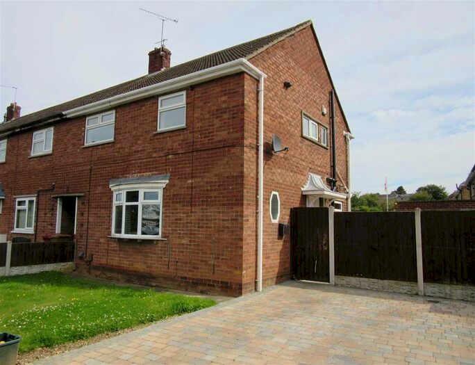 3 Bedroom Town House To Rent In Enderby Road, Scunthorpe, DN17